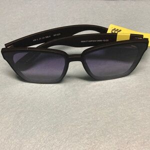 all in motion Black Cat-Eye Sunglasses with Gradient Lenses